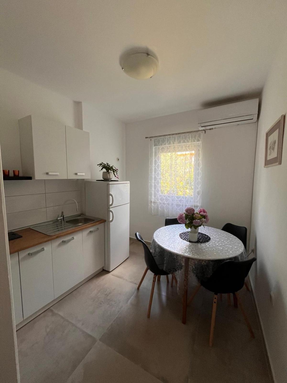 Apartments Mirijana 普拉 外观 照片