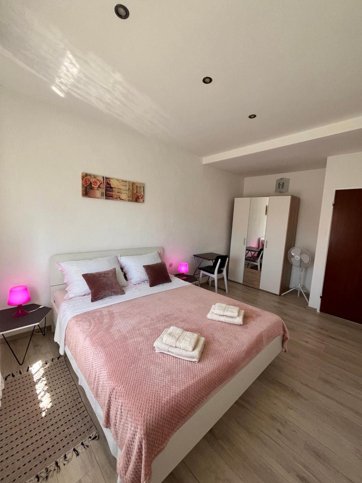 Apartments Mirijana 普拉 外观 照片